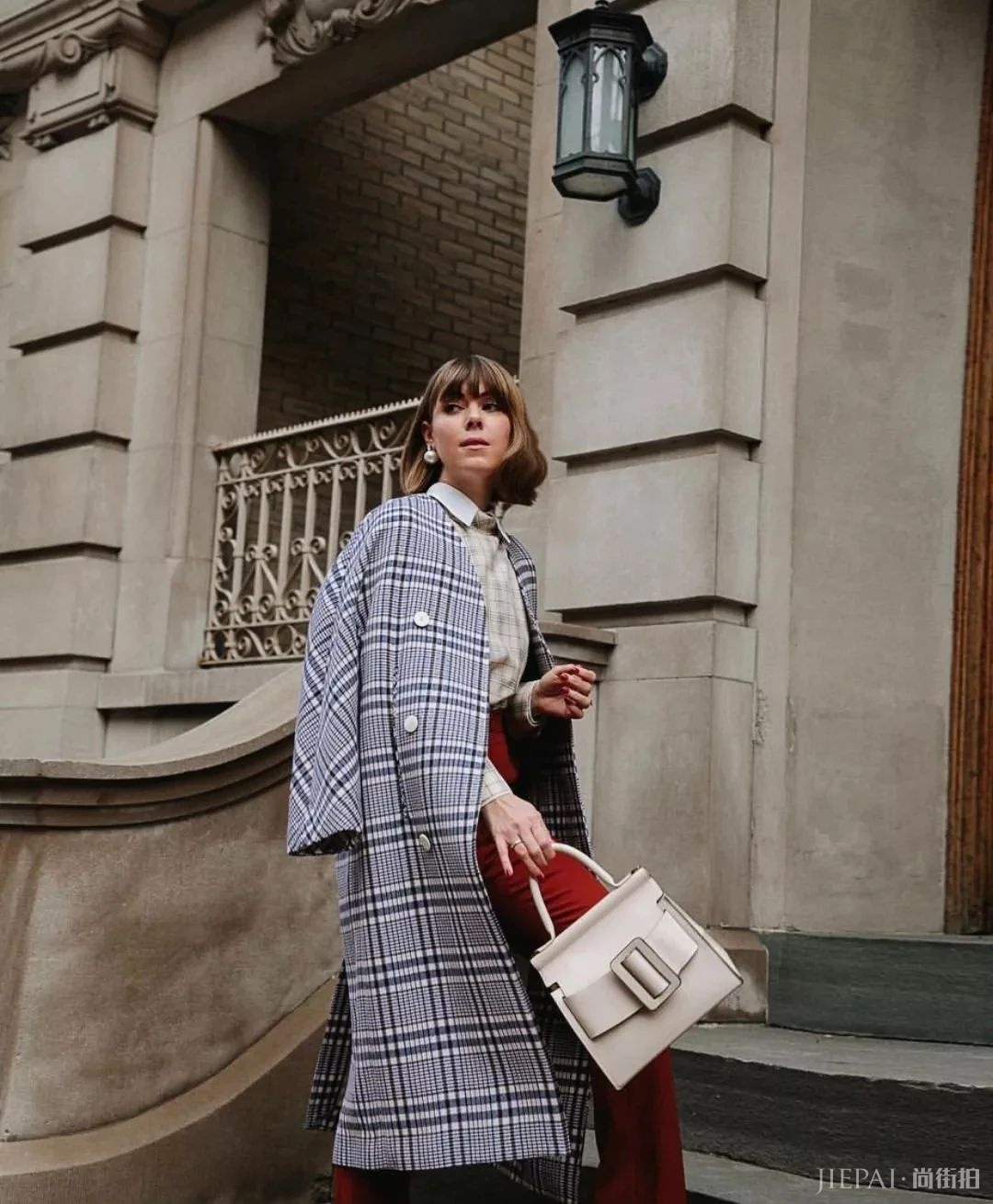 长款格纹大衣+阔腿裤霸气抢镜,帅得不可方物