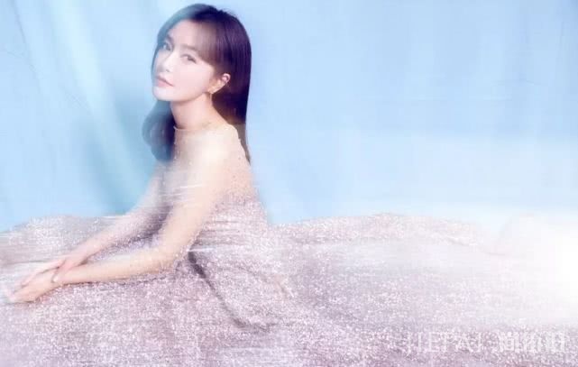 秦岚一身“钻石裙”实力抢镜!