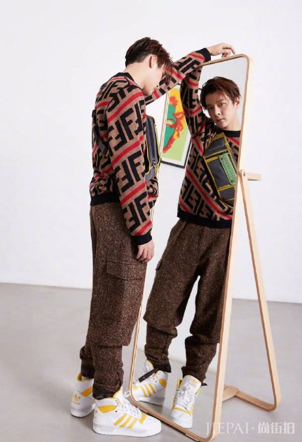 徐海乔多变风格尽显熟男气质!