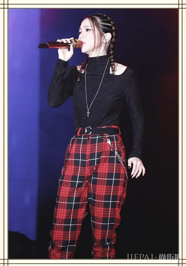 邓紫棋甩掉皮裤女王称号!