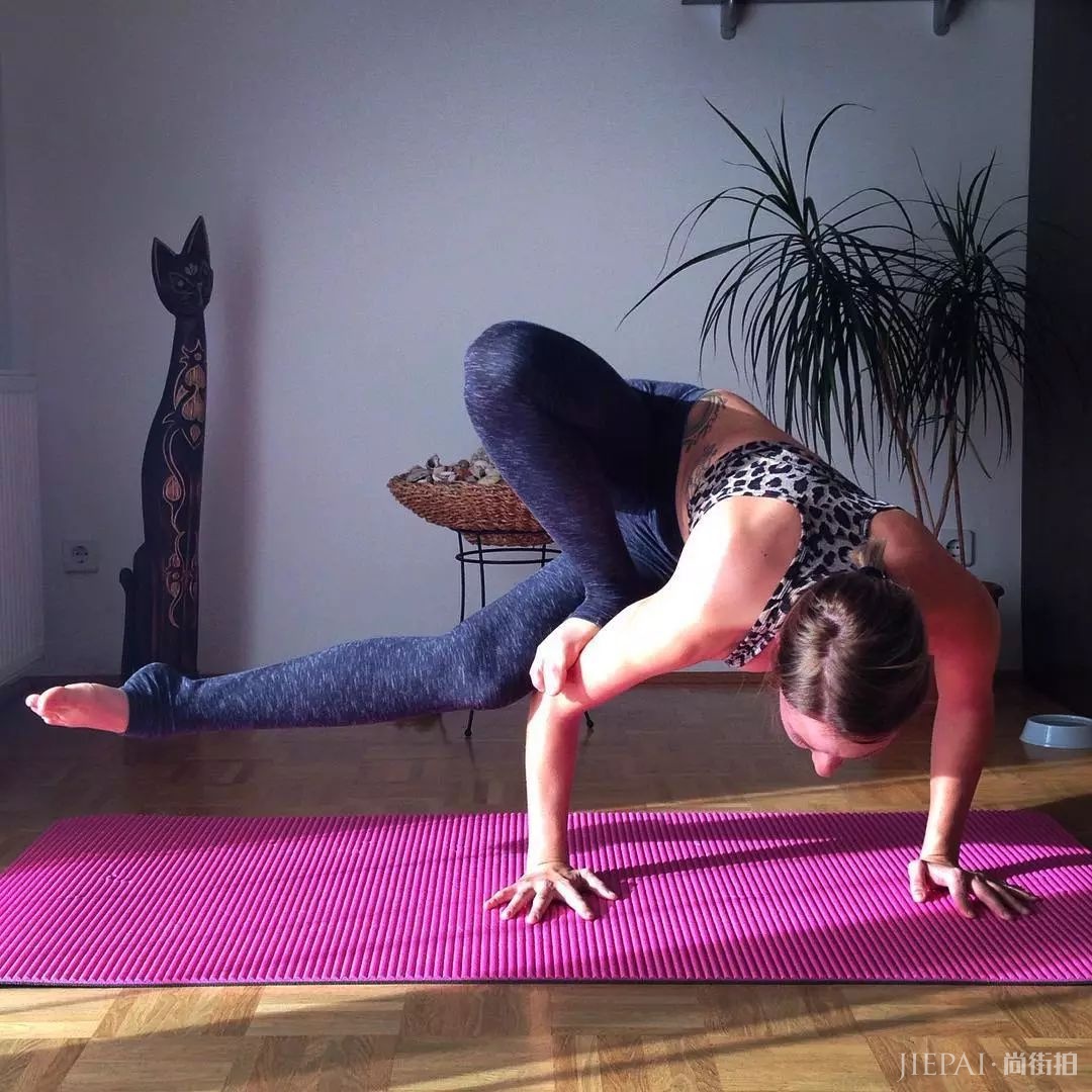 张含韵节后晒素颜自拍，面色红润状态大好