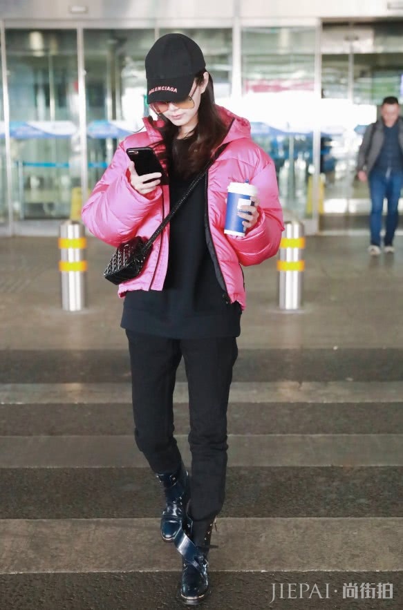 宋轶的马丁靴有鞋孔不穿鞋带,真会穿鞋!