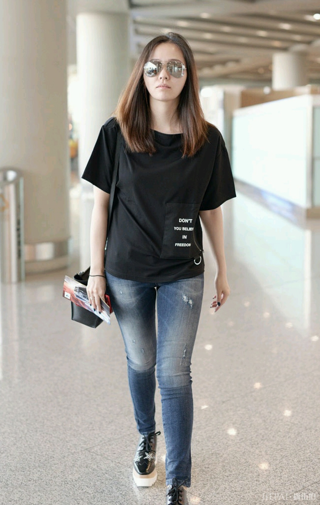 张靓颖的街拍造型太美了！