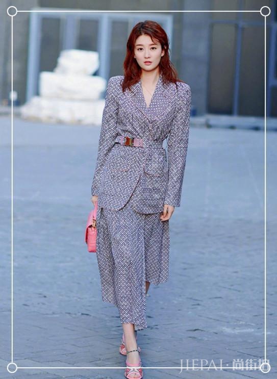 乔欣这大宽肩无可救药，凹出两米腿也没用