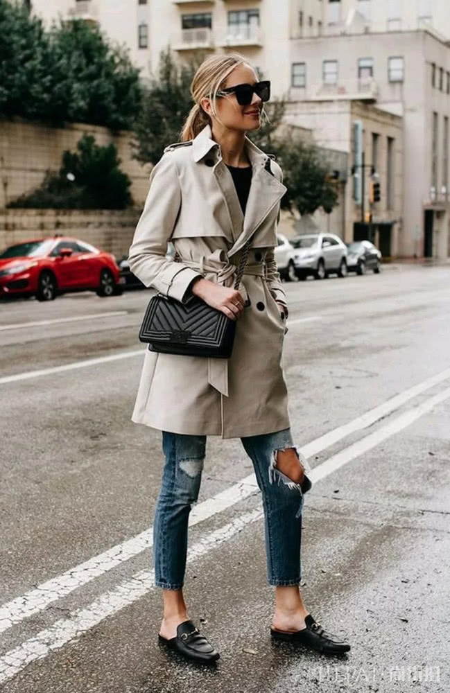 风衣搭配基础款牛仔裤,让你在这个春季气场全开