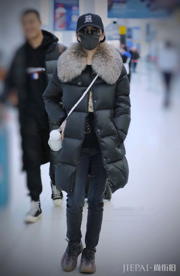 景甜妆容也太精致了吧？穿得像个大灯笼！