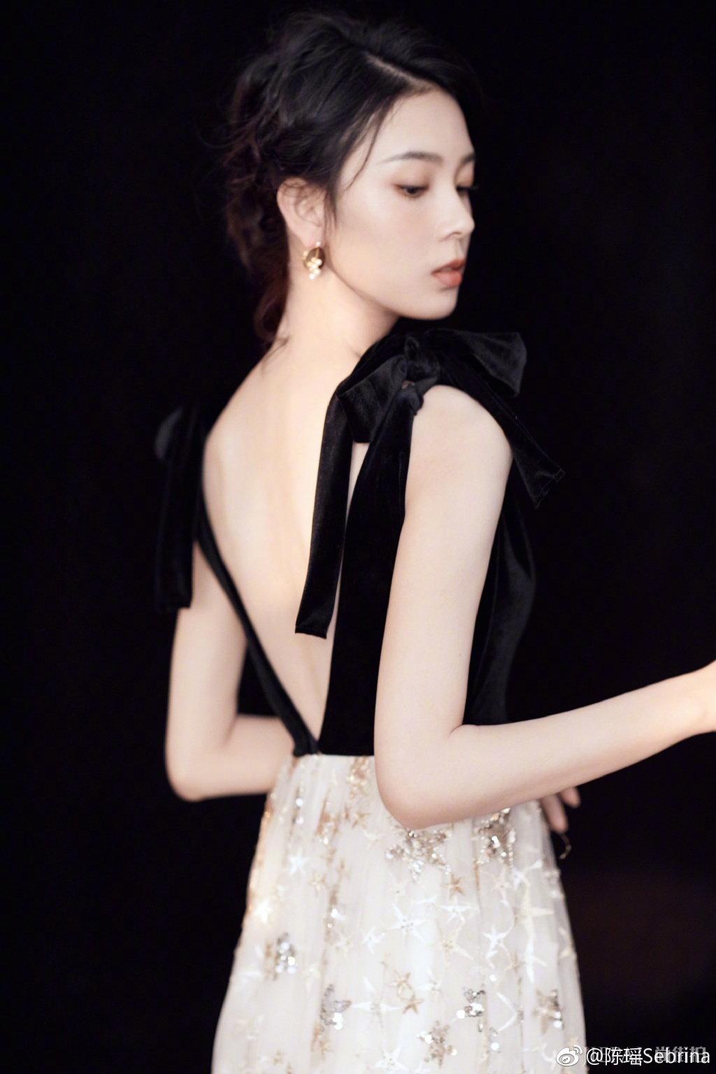 陈瑶长得超漂亮,衣服搭配品味越来越好了