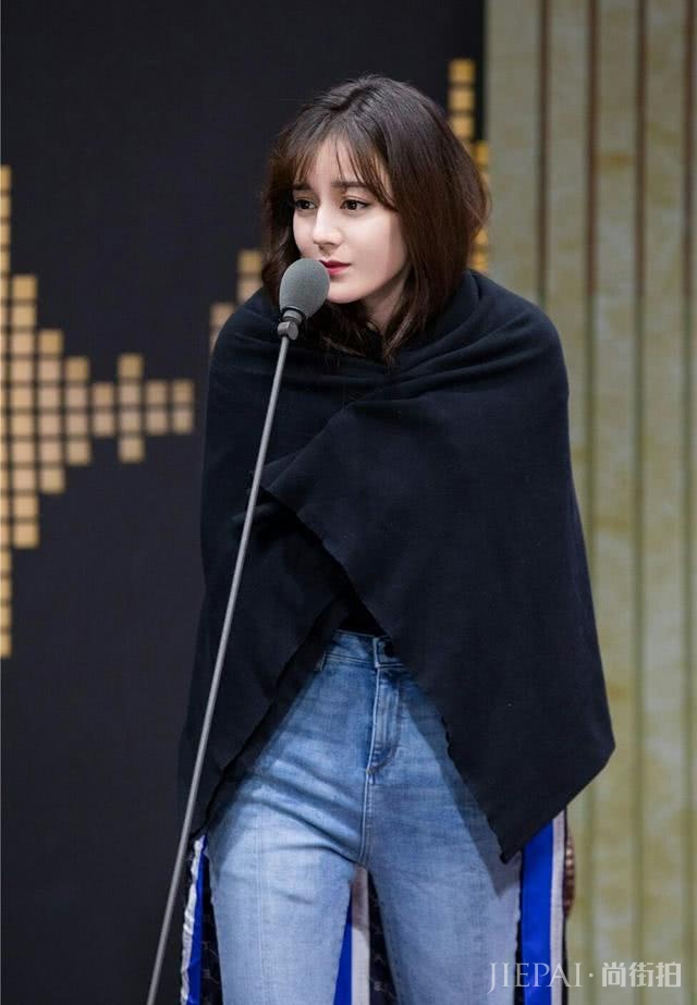 迪丽热巴数度拿冠,好身材和时尚穿搭加分满满