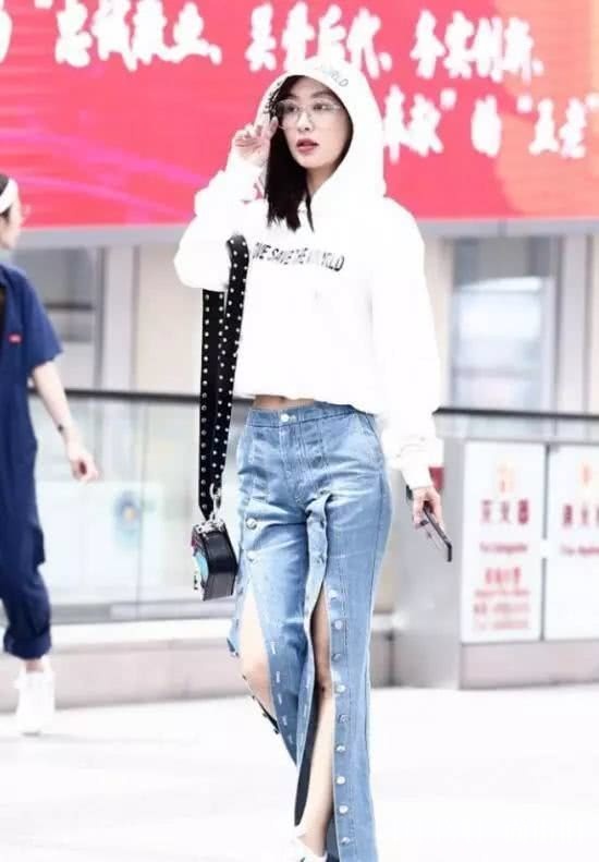 阔腿裤对不住,春天我更爱这条开衩裤