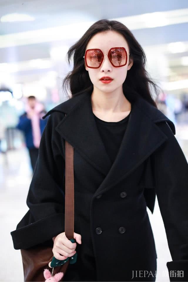 倪妮机场私服秀大片既视感！