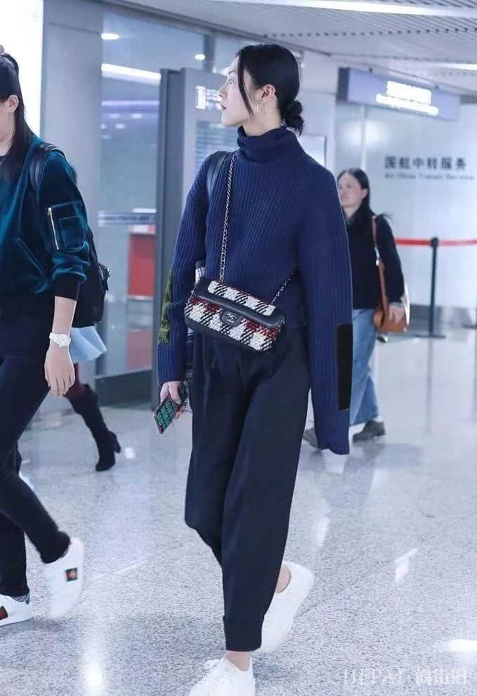 好看到犯规,开春穿大毛衣+阔腿裤