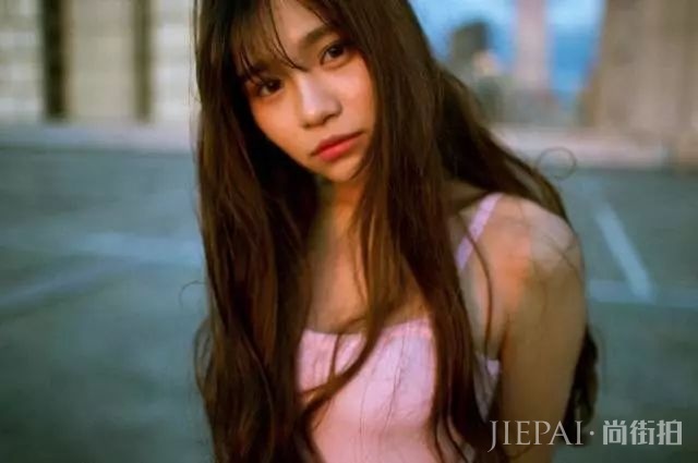 这个拥有性感猫嘴和大长腿的小姐姐，看一眼就忘不了！！