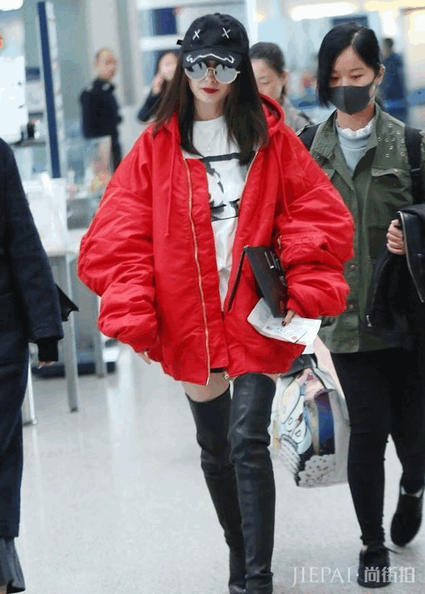 学会6款“红色”搭配，显白又减龄！