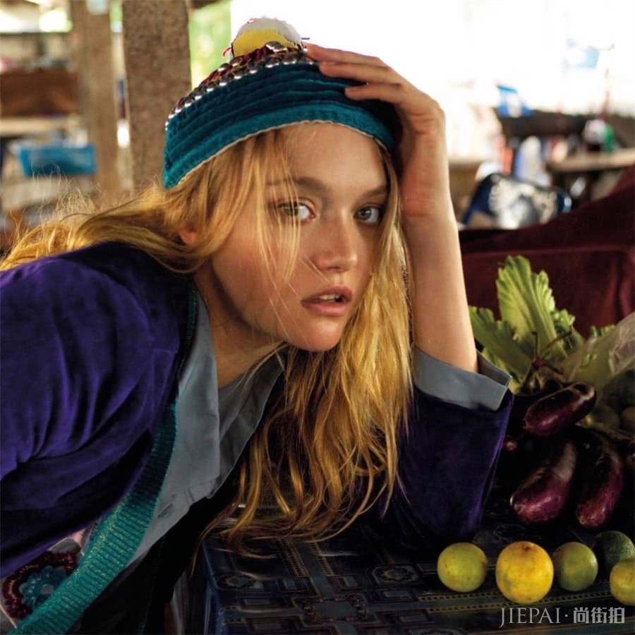 她曾是第一超模,前途大好时却选择了隐退