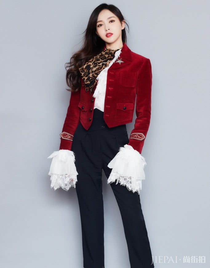 唐嫣变身女王范，很霸气