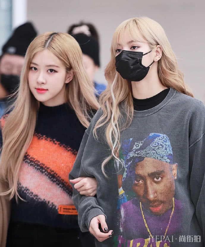 韩国女团造型，Jennie扎马尾＋发带减龄，圆脸姑娘别学她