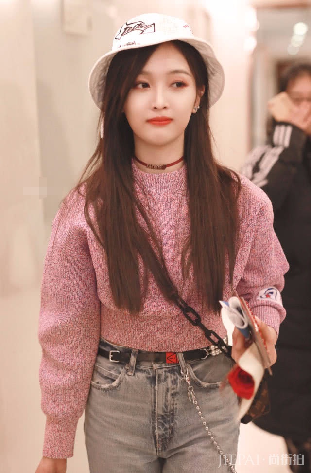 吴宣仪的“变美衫”，有女生才懂的魅力！