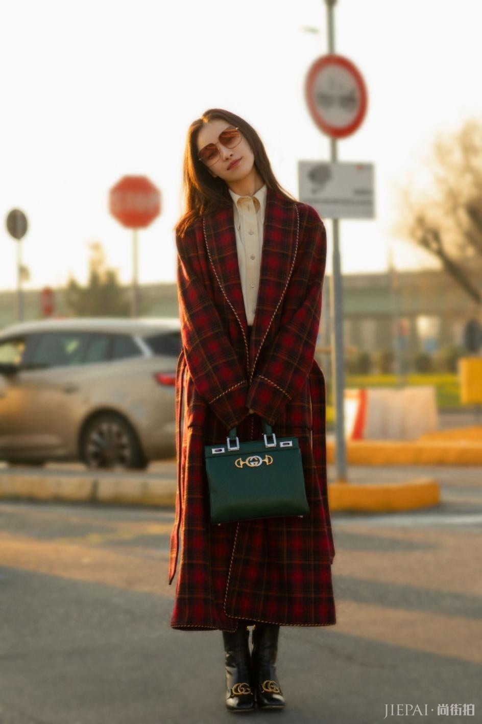 “红配绿”太土?倪妮穿出高级感,刘雯这一身一般人穿贼辣眼