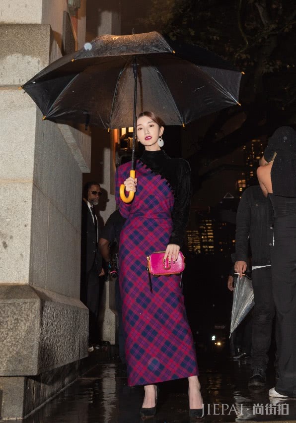 毛晓彤新时尚杂志造型曝光美到认不出！