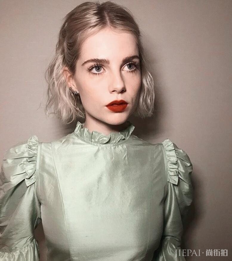 在美妆界掀起“金鱼妆”风潮!