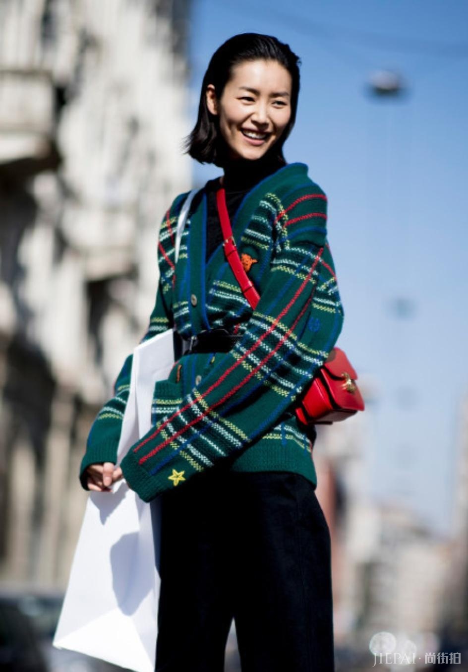 “红配绿”太土?倪妮穿出高级感,刘雯这一身一般人穿贼辣眼