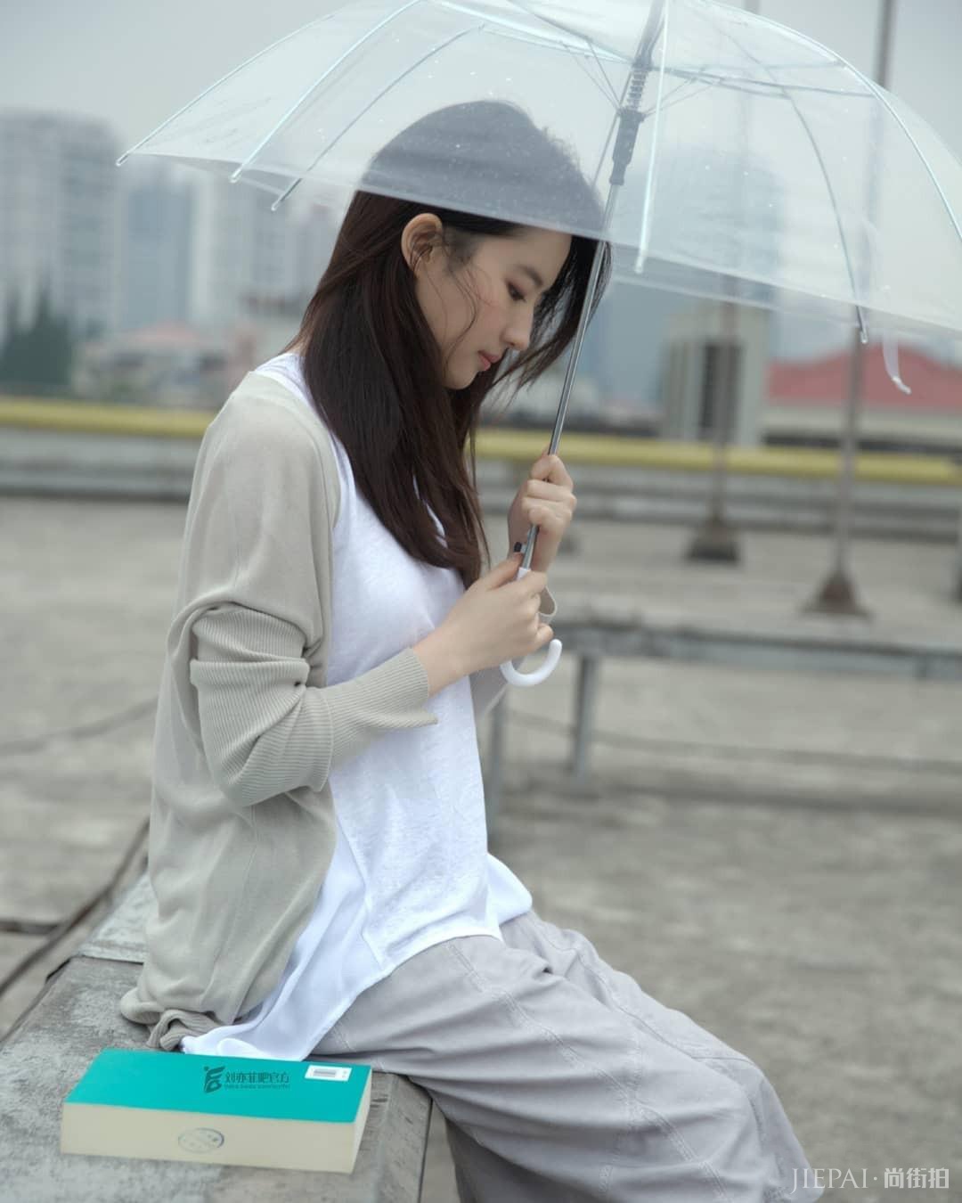 刘亦菲永远肤白貌美,清纯写真曝光!