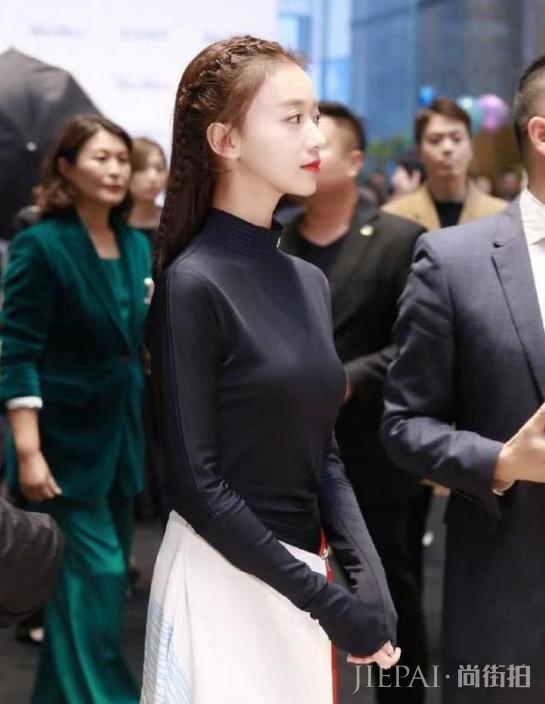 吴谨言换了个发型就像换张脸？