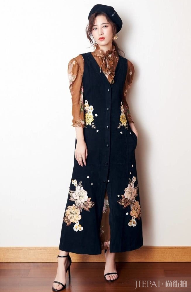 周雨彤把裤子缝到裙上穿，潮爆2019！