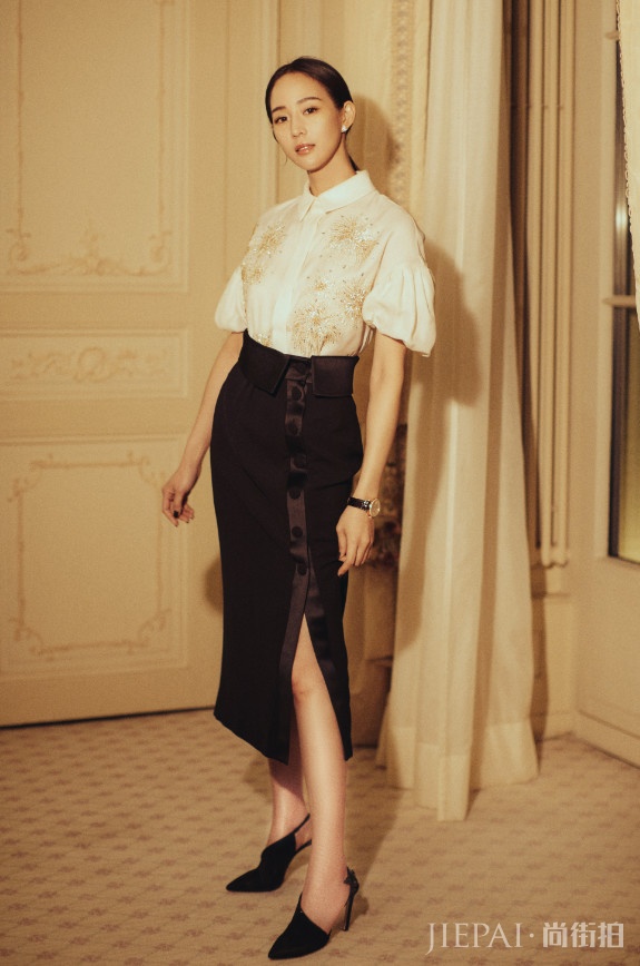 张钧甯个子高脚很小,三角形的高跟鞋都能塞进去