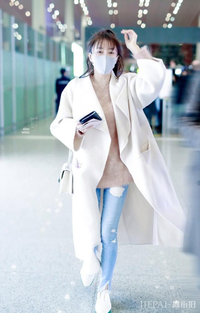 想做有气质的时髦精?那就用驼色毛衣把你变的又美又吸睛吧