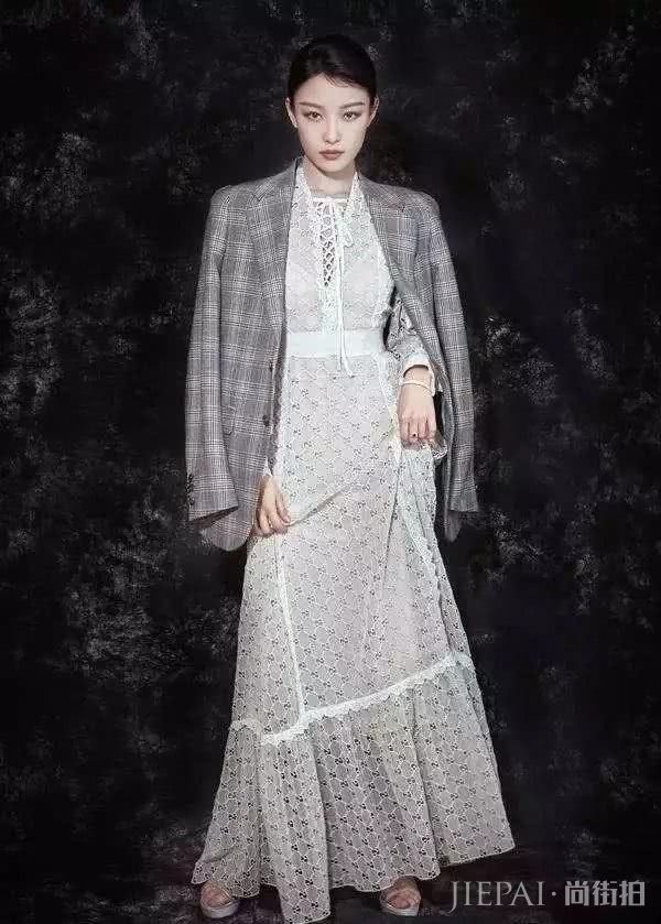 同色系裙子很吸引人！搭配老爹鞋强强联手，怎么穿衣打扮都好看！