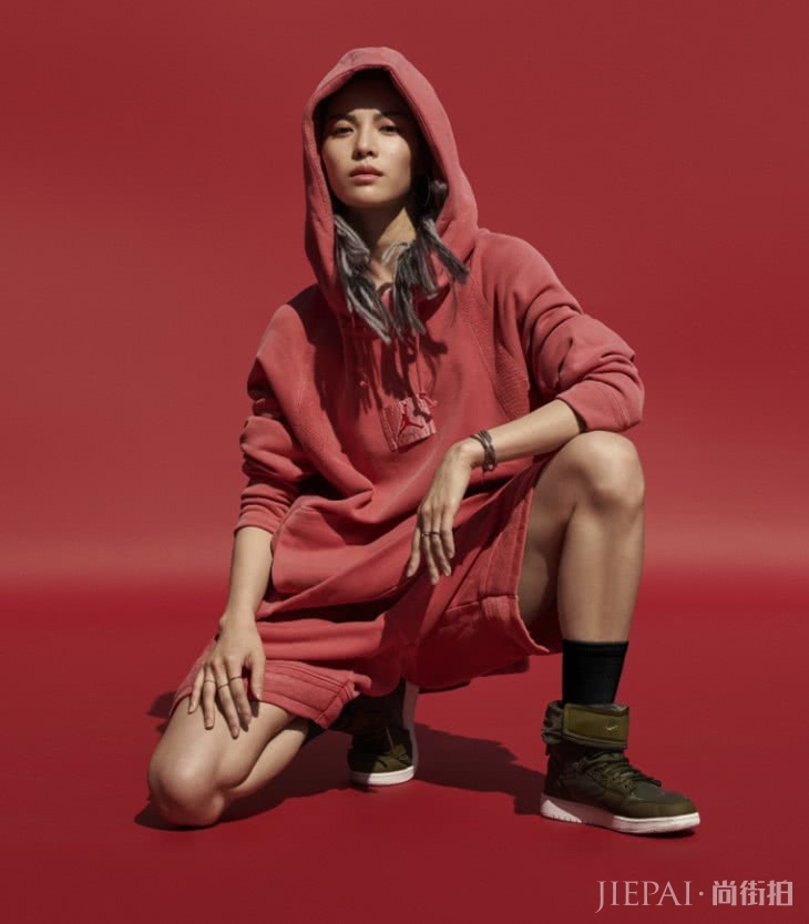 钟楚曦一双鞋子非常别致的鞋子