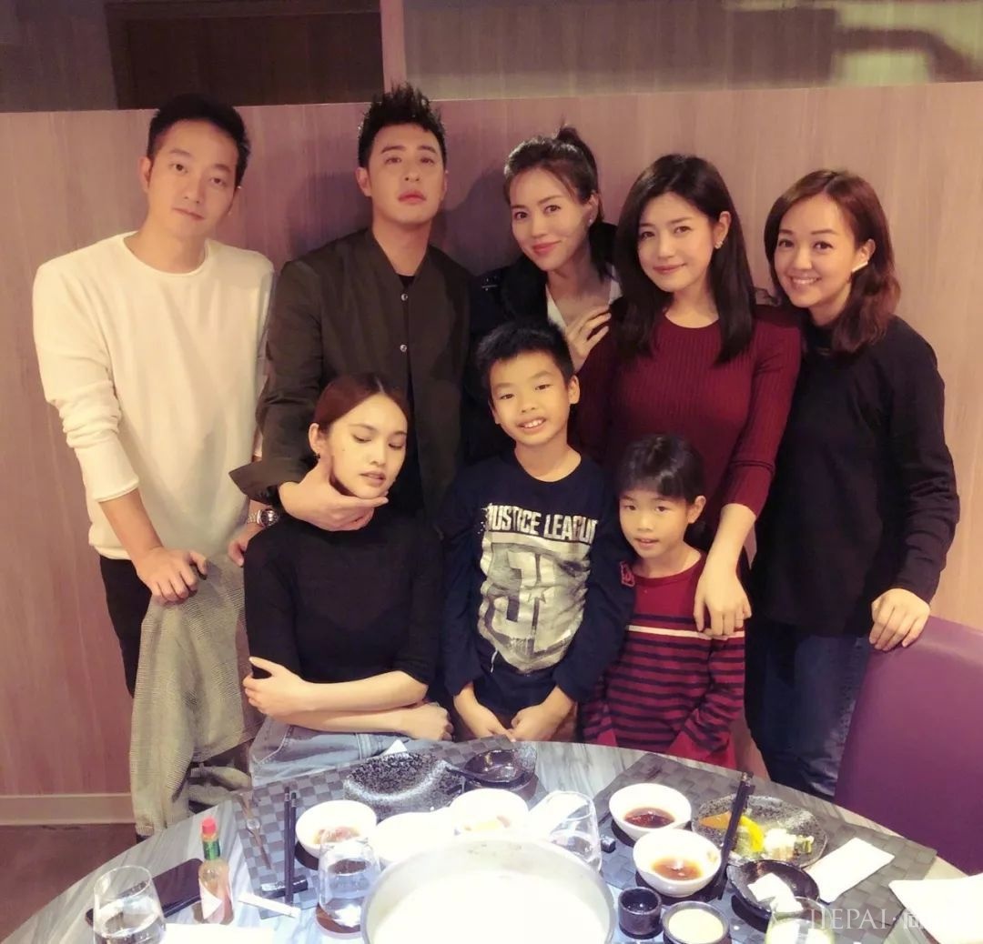 杨丞琳私服竟是一本“少女感”穿搭教科书