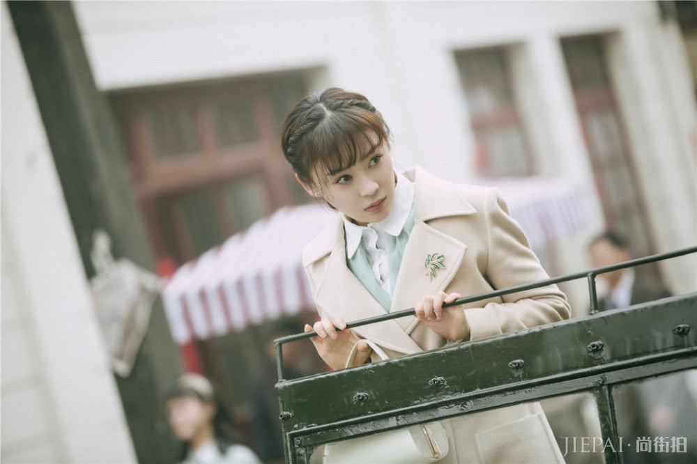 袁姗姗少女发辫加刘海，新造型太惊艳！