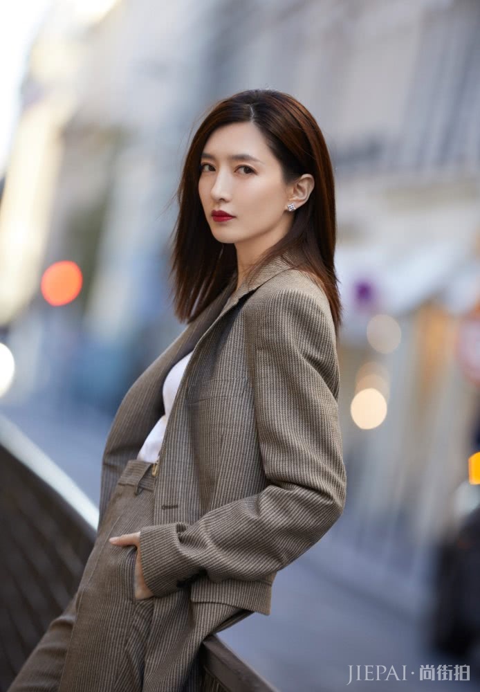 江疏影终于穿对了,选对衣服颜色很关键