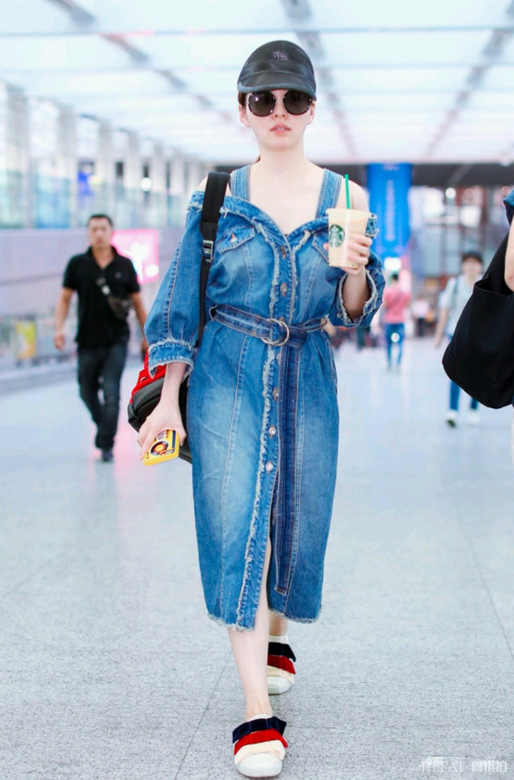 张靓颖的街拍造型太美了！