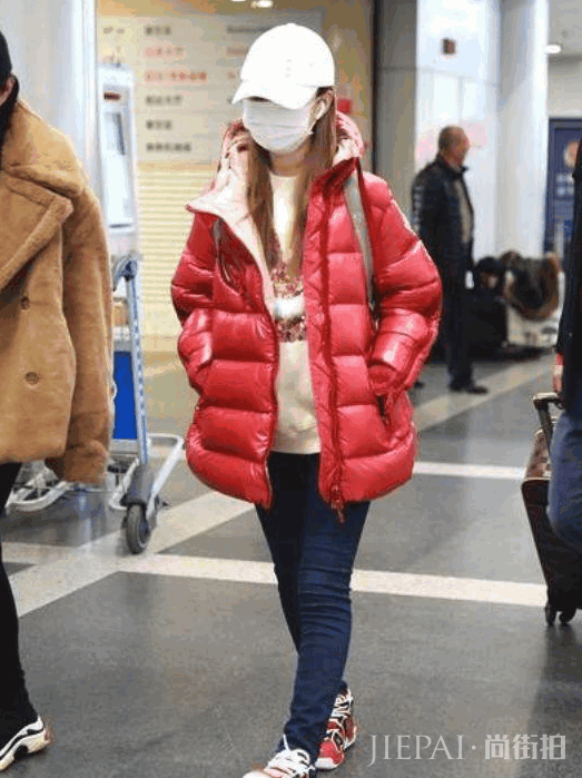 学会6款“红色”搭配，显白又减龄！