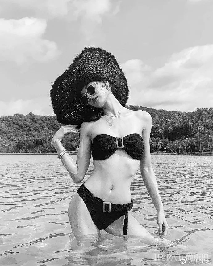 钟楚曦身材火辣的“中国雪莉”,才是行走的拍照教科书