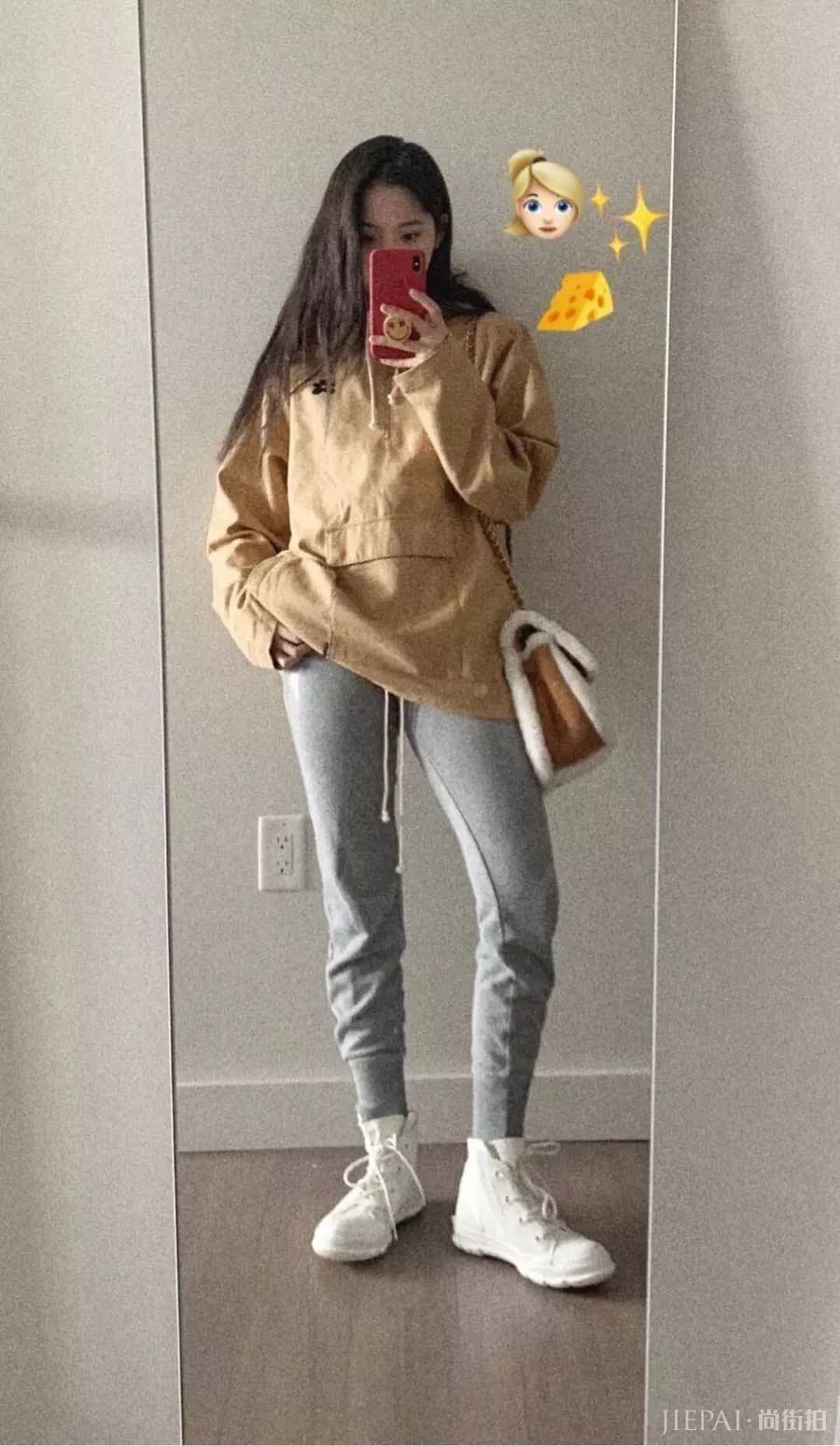欧阳娜娜穿卫衣牛仔裤一身运动风,真好看!