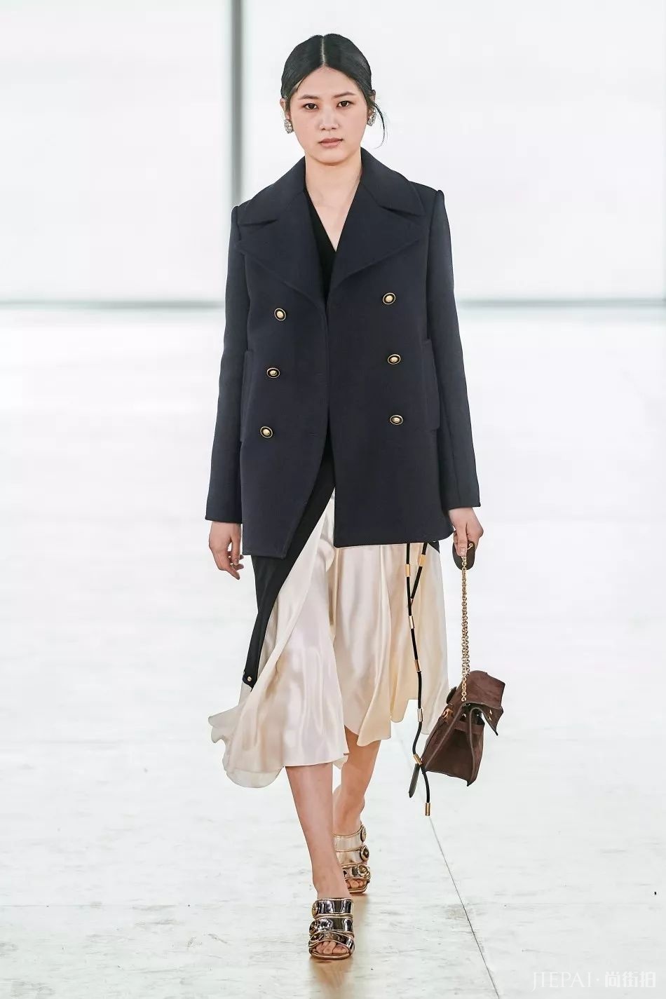 秦岚助阵Tory Burch2019秋冬系列，惊艳亮相纽约秀场 |