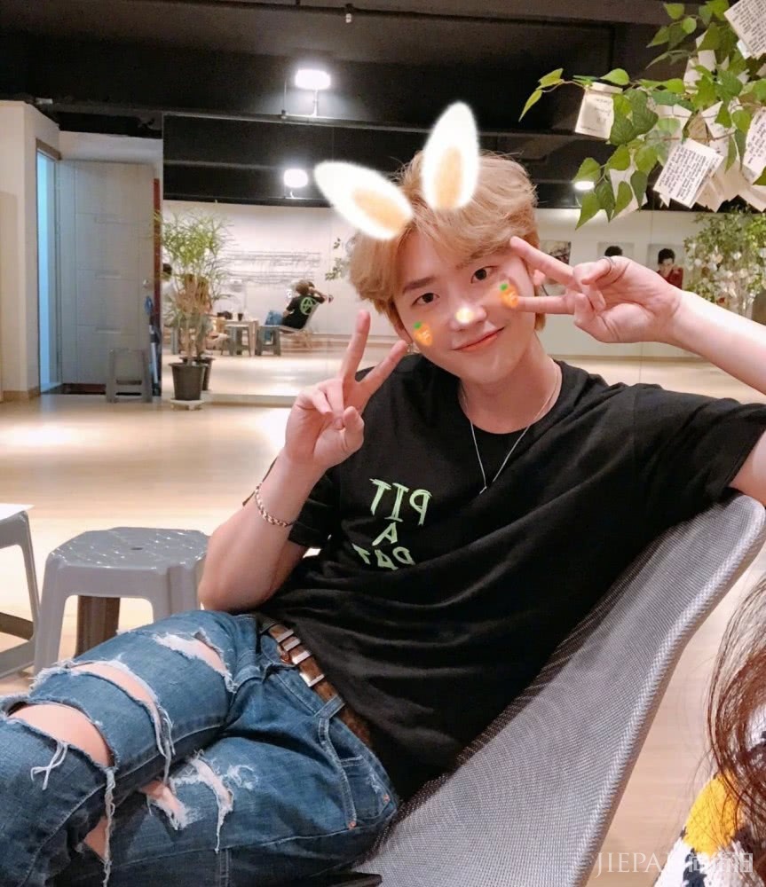 李钟硕大长腿理想男友照欣赏,他竟然30岁了