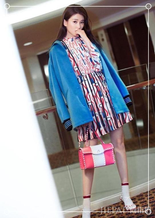 乔欣这大宽肩无可救药，凹出两米腿也没用