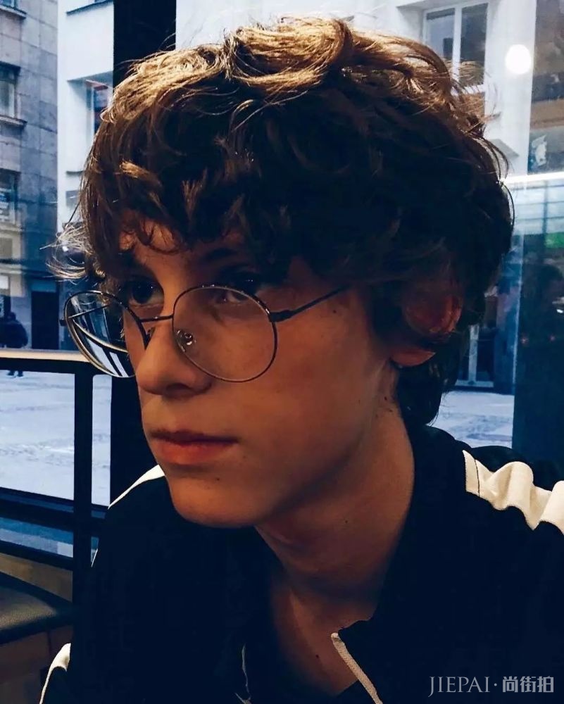 走秀十几场！干净又纯粹的神仙男模Serge事业要爆发了吗？