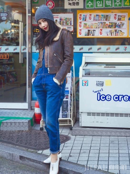 高圆圆原来这么调皮,将眼镜弄成了耳环?