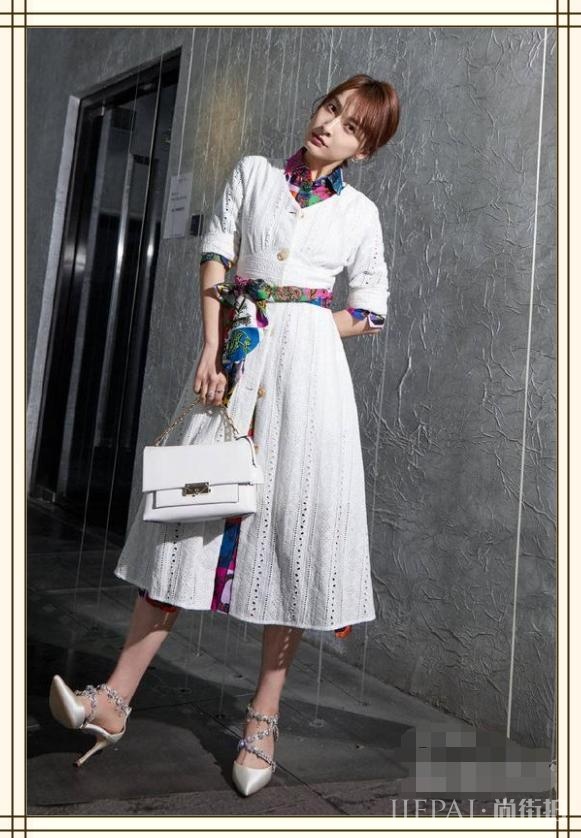 吴昕针织裙叠穿花衬衫文艺个性,穿出无尽高级感