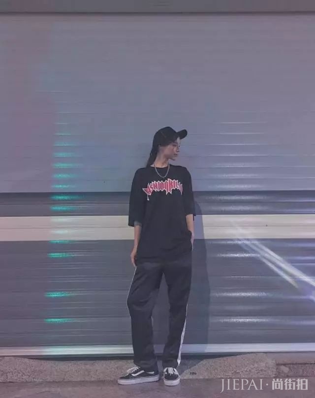 这个拥有性感猫嘴和大长腿的小姐姐，看一眼就忘不了！！