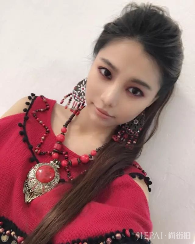 这个拥有性感猫嘴和大长腿的小姐姐，看一眼就忘不了！！