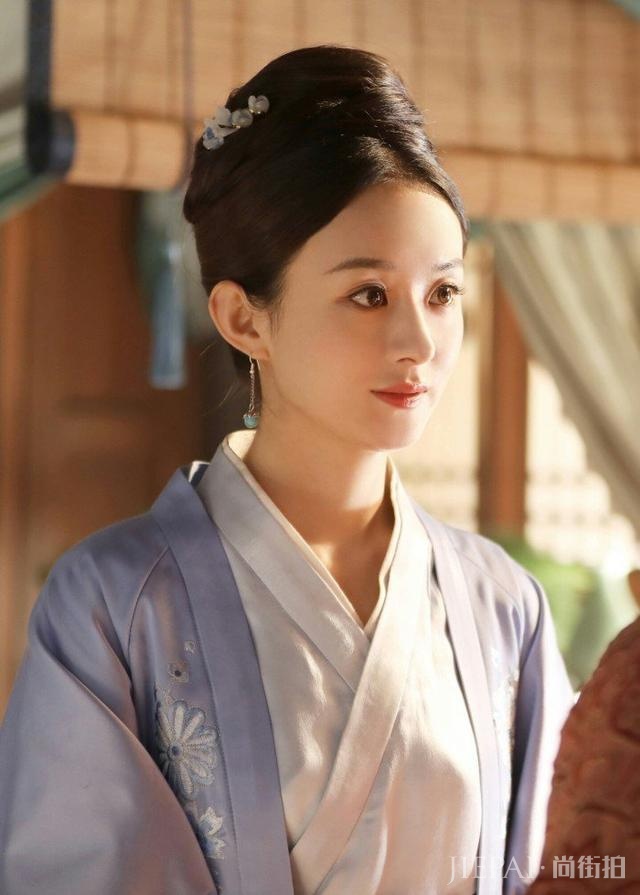 掀起刘海挽起头发显脸小，赵丽颖的发际线功不可没呀