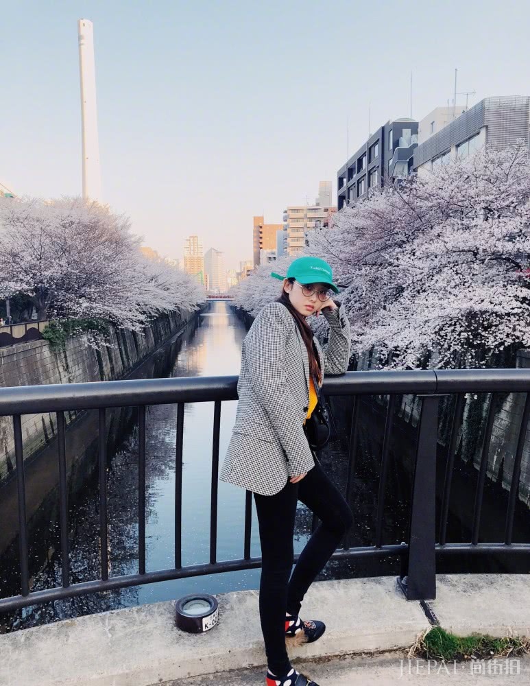 蒋梦婕私服穿搭也太明媚了吧，学她这样穿美得更靓丽