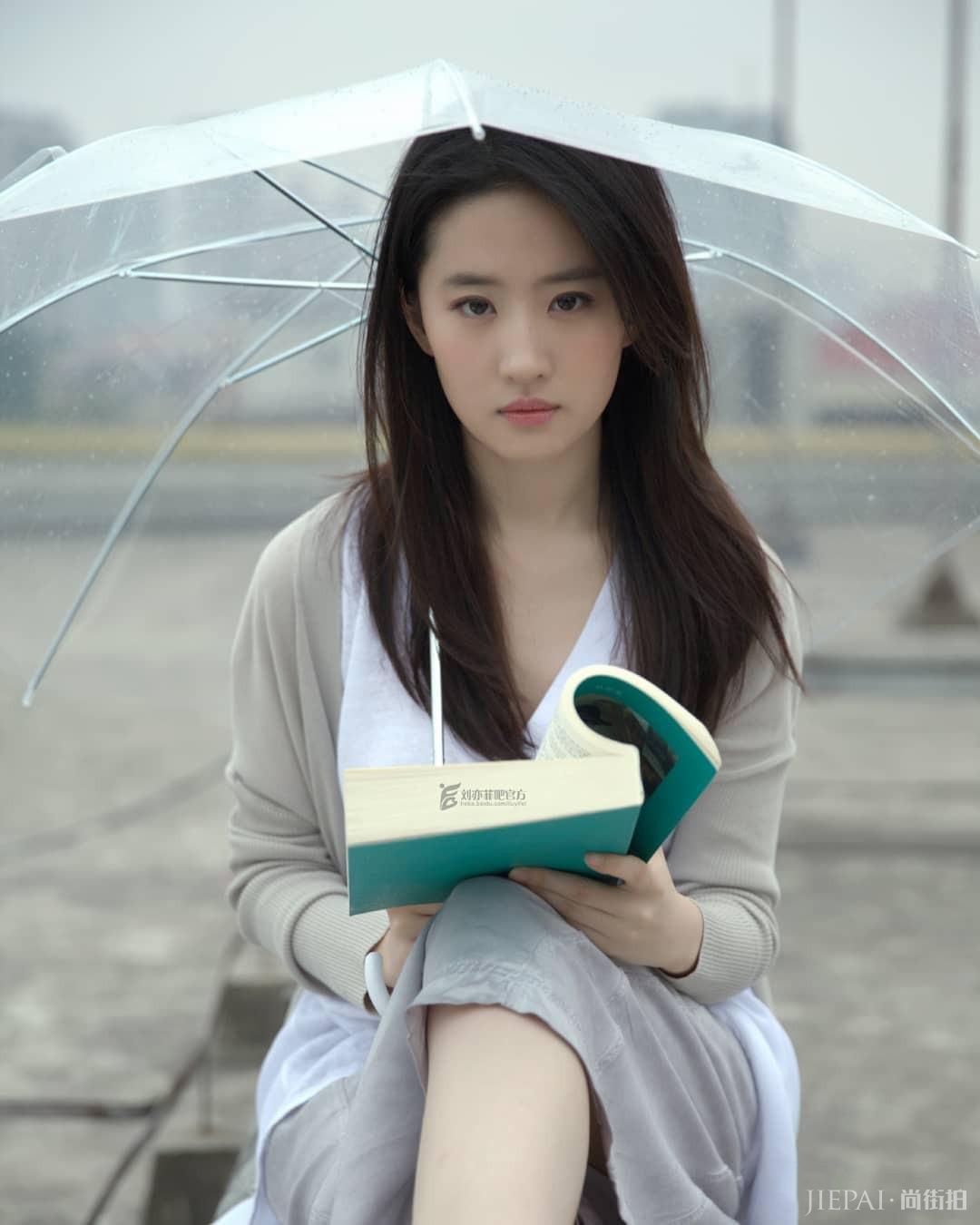 刘亦菲永远肤白貌美,清纯写真曝光!